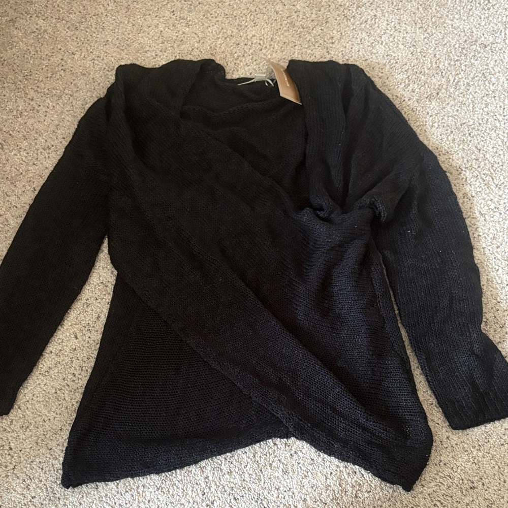 Francesca's Collections Elegant Black V-Neck Sweater